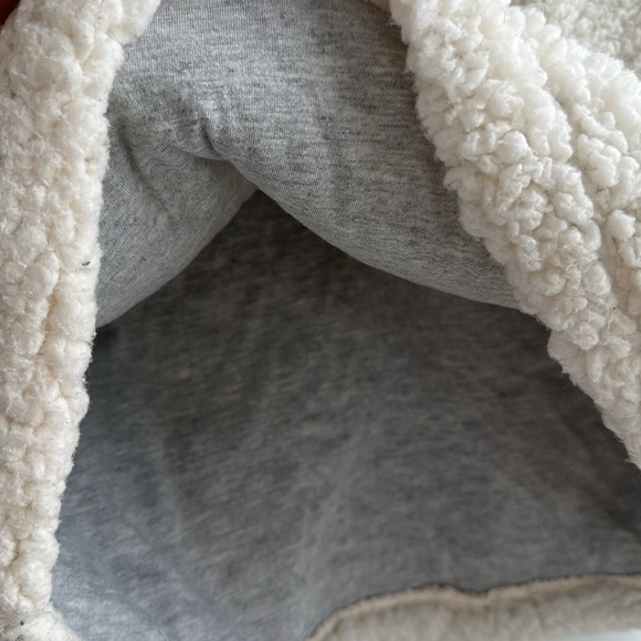 Fuzzy Sherpa white zip up - Picture 5 of 5